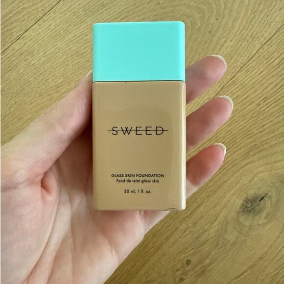 Sweed Liquid Foundation Glass Skin 1 fl oz / 30 ml Shade 12 Deep N/W Tan - Picture 3 of 3